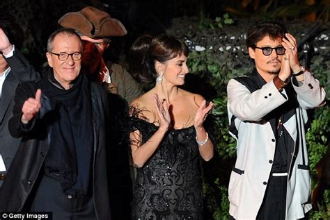 penelope cruz and johnny depp at disneyland pirates of the caribbean premiere daily mail online