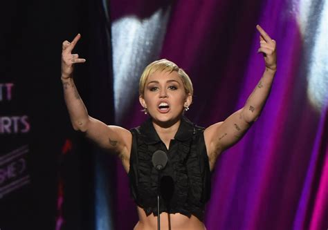 Miley Cyrus Frees The Nipples Inducts Joan Jett Into The Rock And Roll