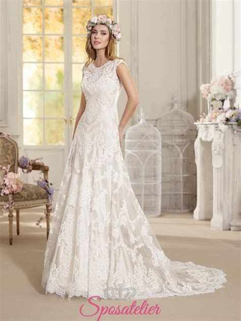 Abito da sposa vintage con strascico in raso con spalle scoperte abito da sposa a sirena pieghettato abiti da sposa. abiti da sposa nuovi dallo stile retrò romantico e vintage online 2018Sposatelier