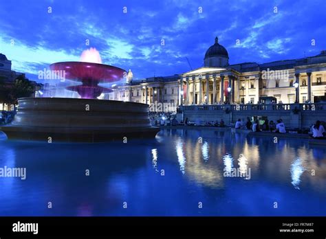 Trafalgar Square National Gallery Night Water Fountains Tourist