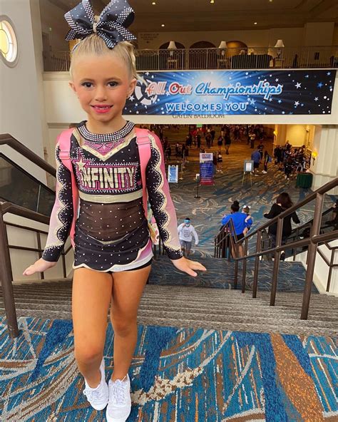 Areyna River Lee On Instagram “📣🏅💖 Uniform Perfection 🙌” Cheer