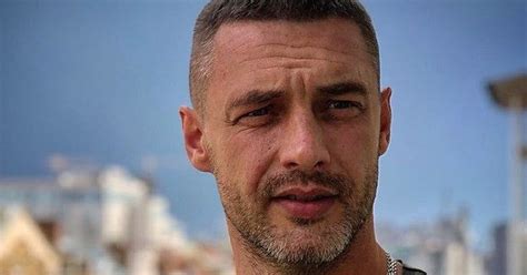 Также статья расскажет о супруге актера. Антон Батырев возглавил список лучших актеров 2020 года ...