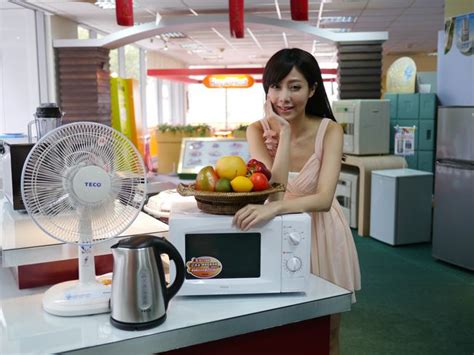 東元電機股份有限公司 （英語品牌名稱： teco ）是 台灣 的 家電 及 重電 製造商，總部位於 台北市 南港區 ，創辦人是 林長城 、 林和引 、 偕林波士 、 錢水木 及 孫炳輝 等五人，現任董事長為 邱純枝 。. 東元家電2014福利品特賣會 家電精品限時限量大出清 - SayDigi | 點子生活