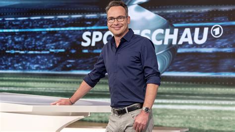 Matthias Opdenh Vel Moderation Reportage Tv Sportschau De