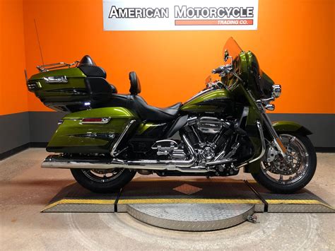 Here are my impressions and listen, i am not trying to deter you from purchasing the new model. 2017 Harley-Davidson CVO Ultra Limited | American ...