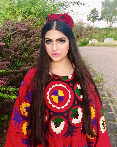 🇦🇫yalda Mohsen On Instagram “ ️ Suzani Uzbek Afghan Afghangirl Blogger Ootd”