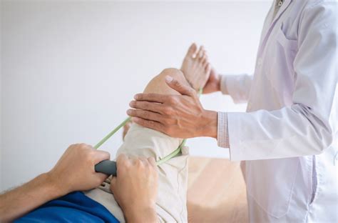 Soft Tissue Knee Injuries Cause Symptoms And Treatment Options La Clinica