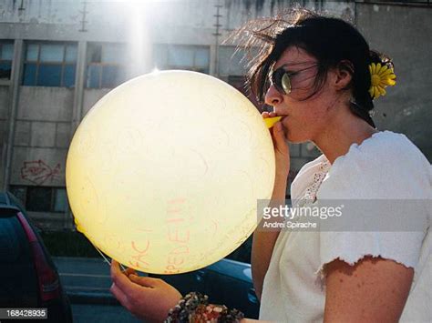 Young Women Blowing Up Balloon Photos Et Images De Collection Getty
