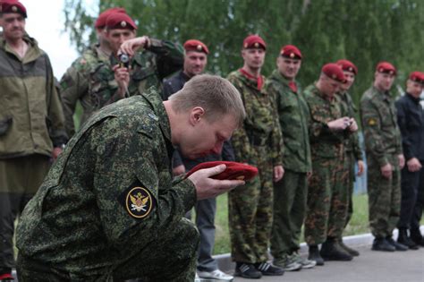 Como la esperanza, son sus uniformes. rusia compiten por obtener la boina roja - Imágenes - Taringa!