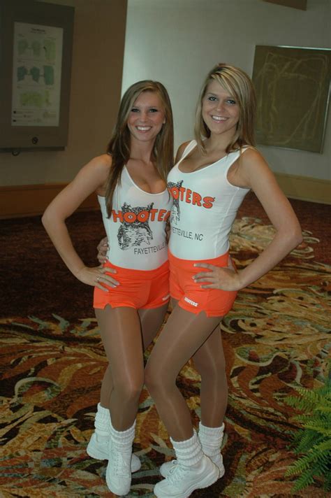 Fayetteville Nc Hooter Girls Posing For Me In 2009 Flickr