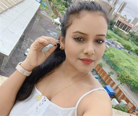 Priya Gamre Ullu Web Series Bio Age Affairs Net Worth