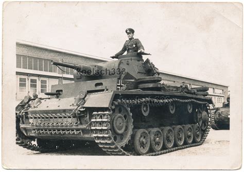 Foto Kampfwagen Kommandant Im Turm Seines Panzer Iii Wehrmacht Tank