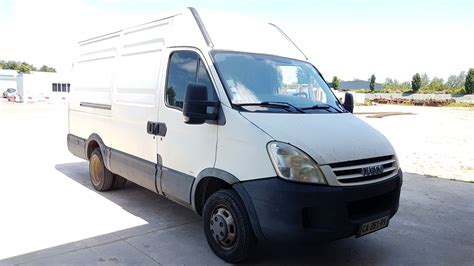 Fourgon Iveco Daily Km Wt Fourgons D Occasion Aux Ench Res Agorastore