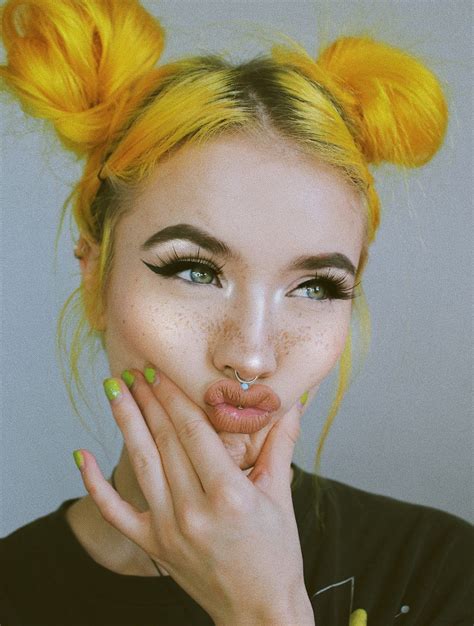 46 Amazing Makeup Looks To Try Yellow Hair Makeup Looks