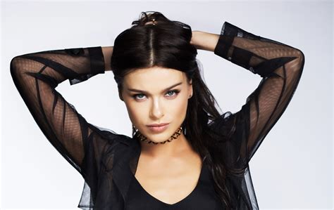 free download hd wallpaper elena temnikova singer brunette russian simple background