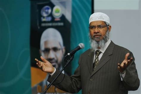 Zakirnaik kini dilarang berceramah atau berdakwah di seluruh malaysia. Zakir Naik Diundang ke Acara Masjid Cina di Malaysia, tapi ...
