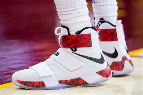 Red Camo Lands On Lebrons Latest Zoom Soldier 10s