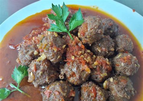 Daging giling sendiri memiliki rasa dan aroma yang menggugah. Resep Bola-bola daging kambing balado oleh Muhammad Rydwan ...