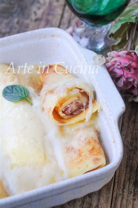 Ora dovete comporre la torta alternando strati di crepes, prosciutto e formaggio, tra una crepes e l'altra mettete sempre un bel mestolo di besciamella. Crepes al forno con prosciutto e formaggio