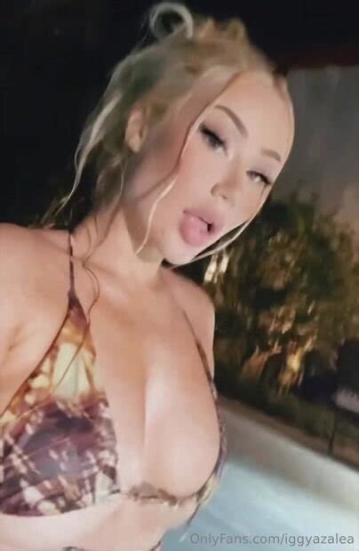 Iggy Azalea Nude Boobs And Nipple Slipped While Teasing In Outdoor Pool Onlyfans Leaked Video
