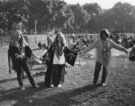 La Historia De Los Hippies El Movimiento De Los 60 Que Cambió América