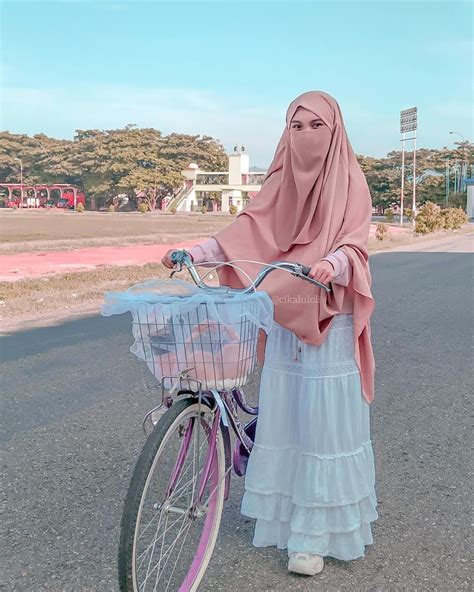 Gambar Wanita Muslimah Bersepeda Hijab Jilbab Gallery