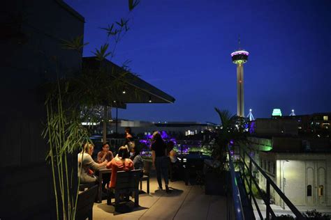 The 4 Best San Antonio Rooftop Bars With Great Skyline Views