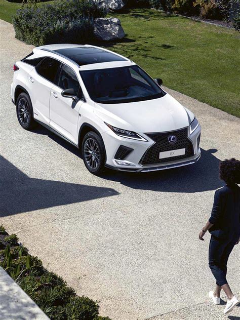 Combining petrol & electric, lexus hybrids create seamless power delivery & reduced premium otomobil üreticisi lexus, lüks suv modeli rx'in black line versiyonunu satışa sundu. Hybrid SUV | Hybrid Technologie | Lexus DE