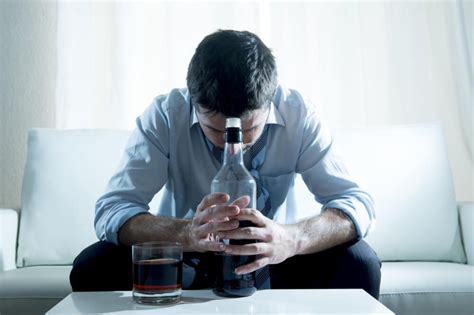 Alkoholsucht Ursachen Symptome Und Therapie Rundumgesund De