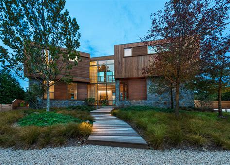 This Wood And Stone House Overlooks The New York Coastline Contemporist