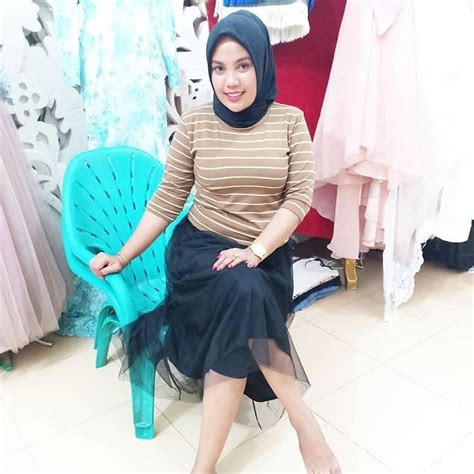 jilbab experience บน instagram “aku di mata kalian kayak gimana komen ya follow vira