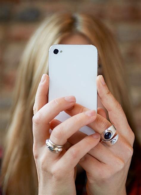 Mobile Manners Millennials Most Annoying Smartphone Habits Glamour