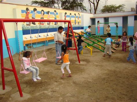 Los juegos recreativos se realizan en espacios abiertos y el principal fin es la interrelación entre los participantes. EL JUEGO EN LA EDUCACIÓN INFANTIL