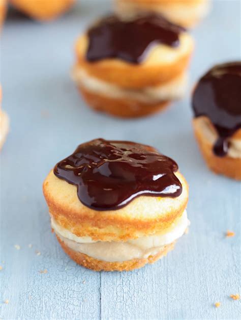 Cooks in new england and pennsylvania dutch regions were known for their cakes and pies and the dividing line between them was very thin. Banana Boston Cream Pie Cupcakes - Le Petit Eats