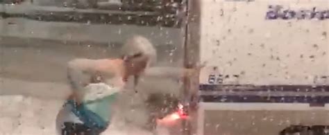Boston Police Van Stuck In Snow Gets A Hand From Man Dressed As Disneys Elsa Autoevolution