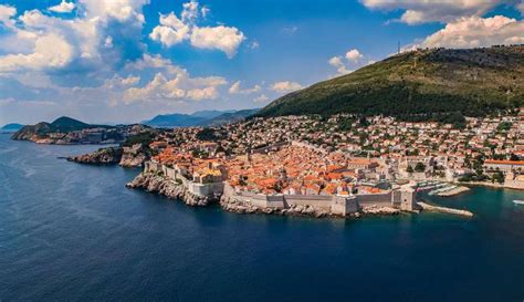 Mit am heftigsten betroffen war die kleinstadt petrinja, 45 kilometer südöstlich von zagreb. Leichtes Erdbeben in der Nähe von Dubrovnik - Kroatien ...