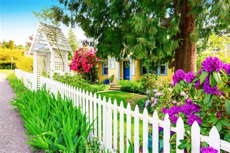 Can you fence your own yard. 5 Fenced Backyard Garden Ideas You Can Do Yourself ...
