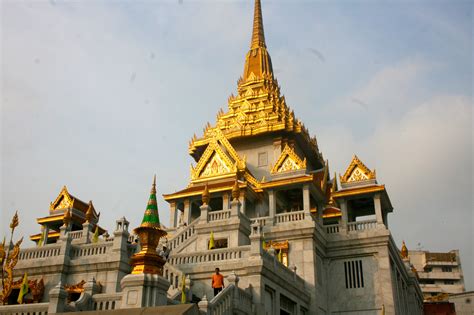 Travelling by bus in thailand is the top choice for many locals and tourists alike. 6 Must-See Temples In Bangkok, Thailand