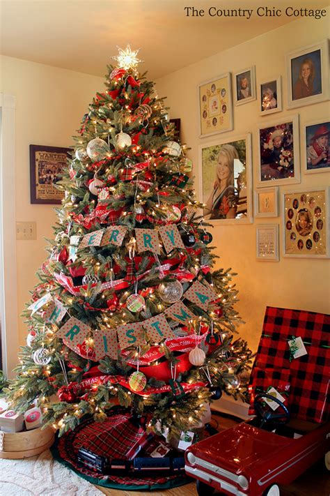 Farmhouse Christmas Tree With Plaid Ornaments The