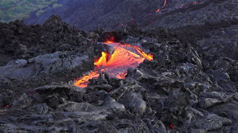 Glowing Lava Flows From Kilauea Volcano Earth Chronicles News