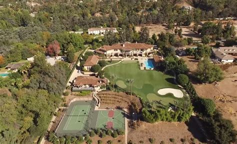 38 Year Old Billionaire In N Out Heiress Lists La Mansion For 168
