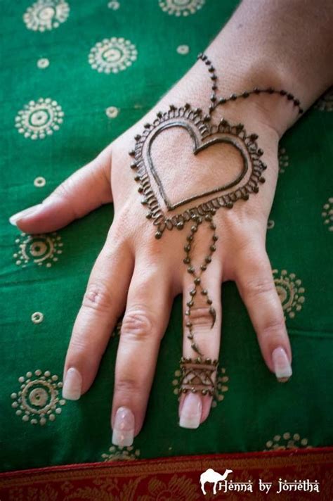 Heart Henna Design On Hand Cute Henna Designs Indian Henna Designs