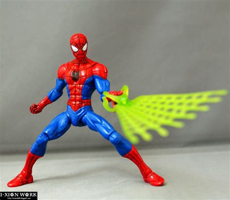 一眼看穿 Ultimate Spider Man Ultra Strike Super Poseable Spider Man