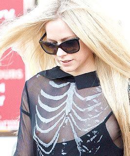 Daily Celebrities Paparazzi Candid And Photoshoot Pictures Avril Lavigne Nip Slip While