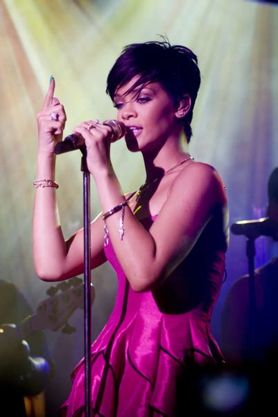 Rihanna Hairstyle In Take A Bow Memet Ngepet