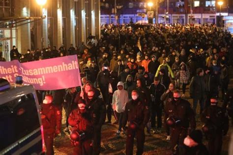 ألمانيا الآلاف يتظاهرون ضد إجراءات كورونا واتس المملكة