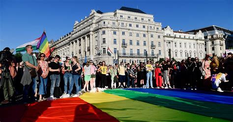 lgbtq proteste in ungarn regierung verbietet queere inhalte für minderjährige gender jetzt de