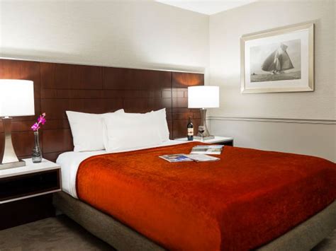 Ayres hotel orange's 139 rooms provide ipod docks, microwaves, and refrigerators. Hotel Rooms in Orange | ALO Hotel By Ayres Orange