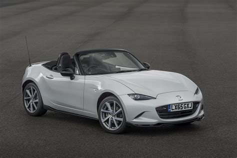 First unveiled in 1989, the miata's nimble chassis and low base price quickly won fans around the world. 2016 Mazda MX-5 Sport Recaro Limited Edition - Picture ...