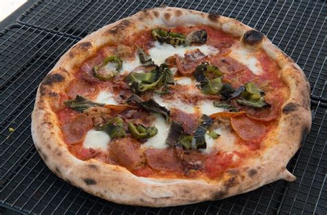 Osome wood fired pizza, pilsētas kučinga restorāni un kafejnīcas rajonā. 3 Prominent Benefits of a Wood-Fired Pizza | Joy Turner